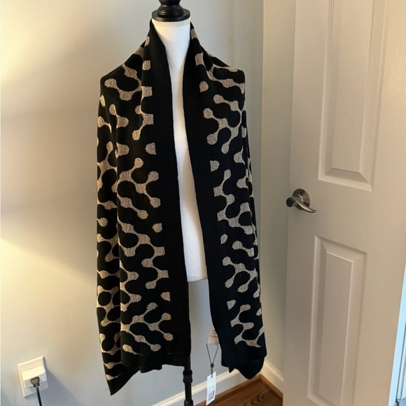 NWT Someday by Opus (Germany). Lovely black & metallic gold large scarf - Picture 10 of 11